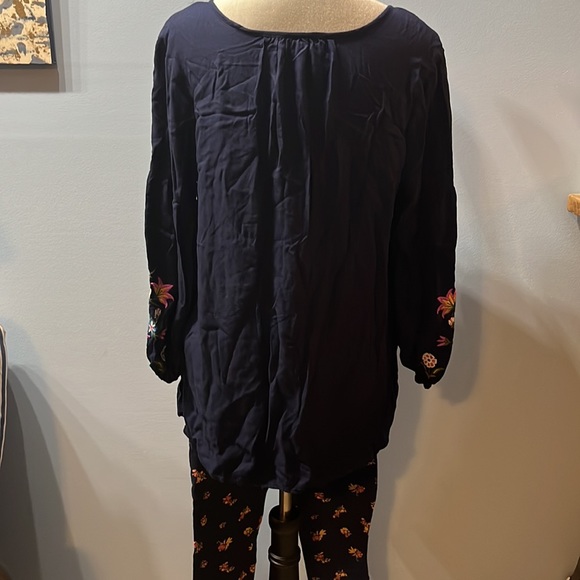Old Navy Long sleeve tunic and leggings set. Blue w/colorful flowers. Size L/M - Picture 3 of 8